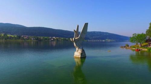 Apkārtne, HOTEL DE VILLE - La Baie Du Lac in Labaje