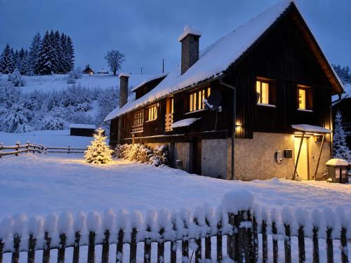 Landhaus Auerling, Chalet am Wald mit Sauna, Kamin & Garten