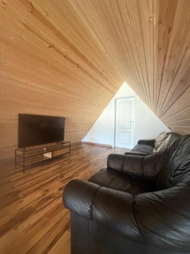 Gloria's cabin in Belis
