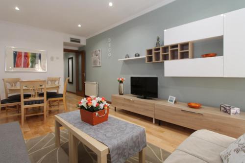 2 twin beds, 1 sofa bed