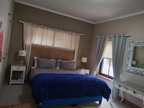 1 king bed, 1 sofa bed