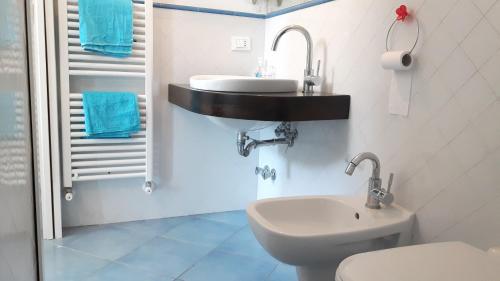 One-Bedroom Apartment with Balcony image 2