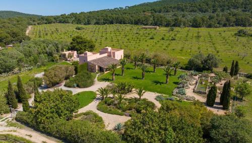 Quiet detached villa with tennis court