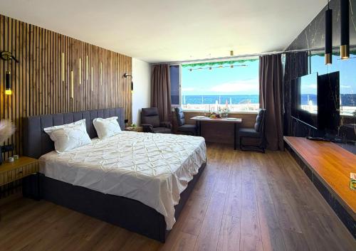 Ocean View Studio with Pool - Los Gigantes