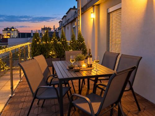 Apartment for 6 with Rooftop Terrace & Air Conditioning, close to Metro, Vídeň