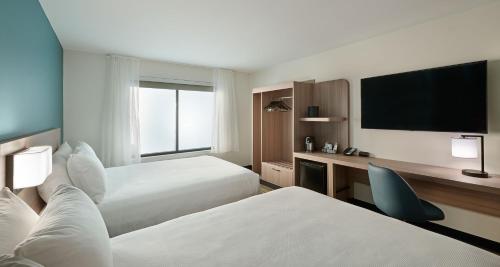 2 queen beds