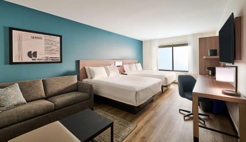 2 queen beds, 1 sofa bed