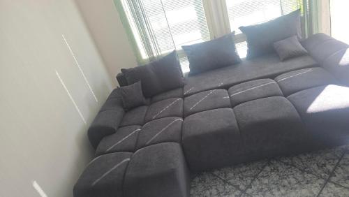. 55 neliöinen Tilava RivitaloKaksio, 1-4hlö, Täydellinen keittiö, Uudet kodinkoneet, laadukas sauna, tv, netflix, wifi, kuivaava pyykinpesukone, itsekirjautuminen 24h, avainsäilöboxi koodilla