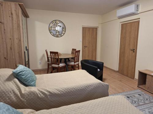 Gvadányi Rezidencia Budapest with free Parking&Wifi double AC&SmartTV 2