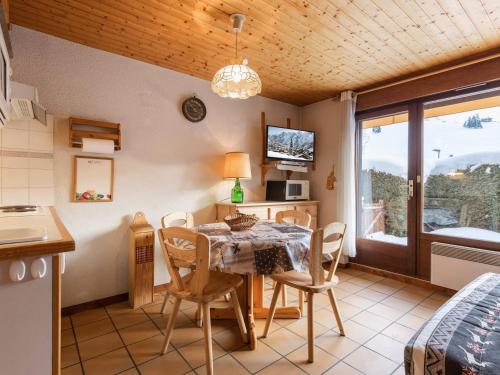 2 pièces avec terrasse sud, proche pistes et commerces, garage, animaux acceptés - FR-1-304-54