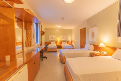 4 twin beds