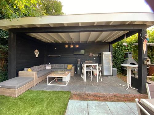 Elegant Family Villa - Comfort, Space & Privacy in Zoetermeer