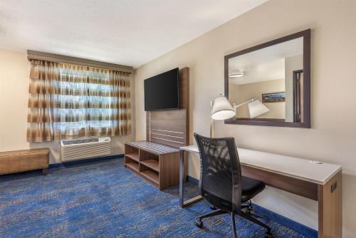 Best Western Plus Portland Airport Hotel & Suites - image 2