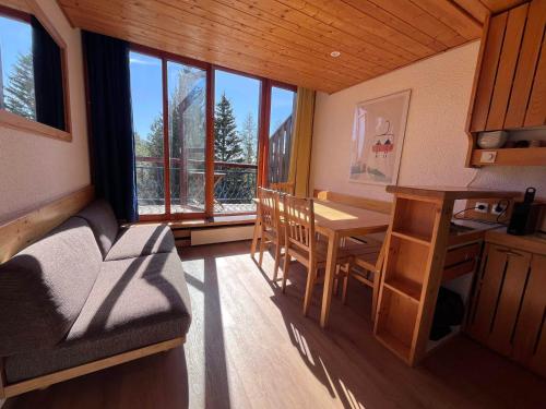Duplex skis aux pieds pour 6 à Arc 1800, balcon au sud-est - FR-1-411-1011