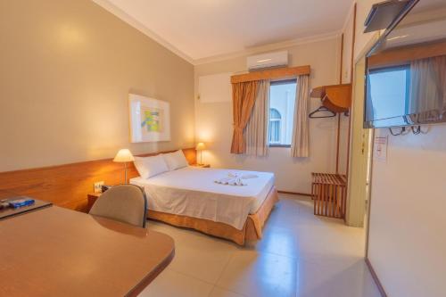 1 double bed, 1 twin bed