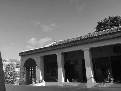 Buitenkant, Chez Eric in Gorée