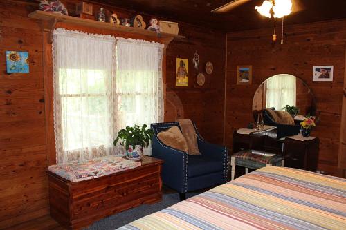 Henson Cove Place Bed and Breakfast w/Cabin