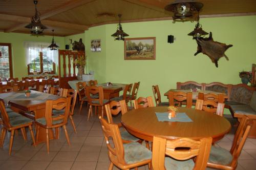 餐廳, Pension und Bauernhof Petzold in 格賴茨