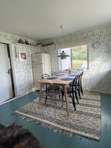 Unique and charming holiday home with fantastic sea views in Straumsbukta
