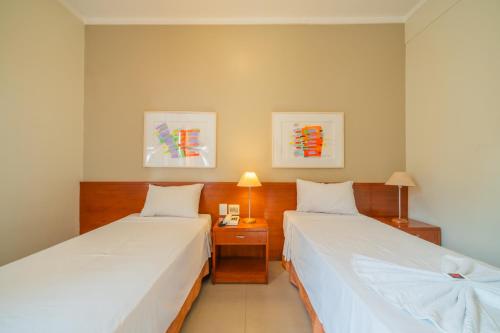 3 twin beds