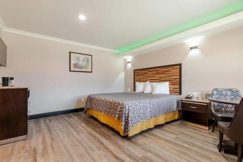 Diamond Bell Inn & Suites