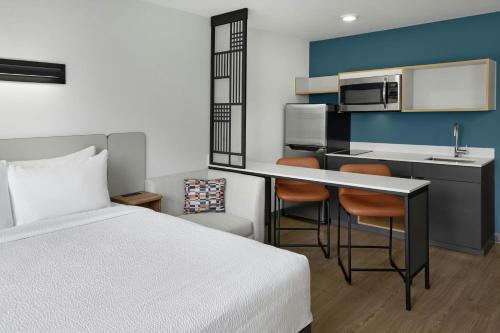 1 queen bed
