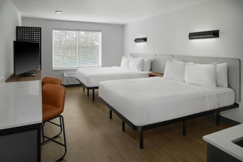 2 queen beds