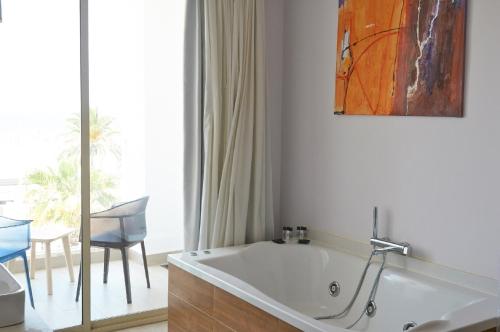 Hotel Gabbeach - image 2