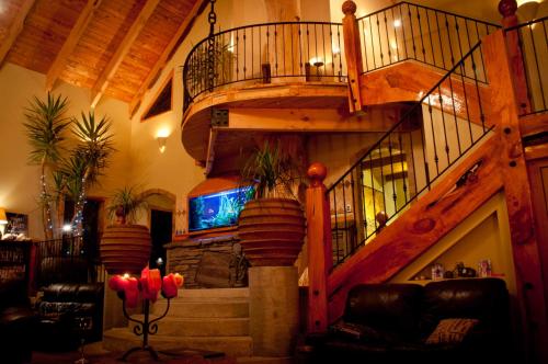 Tree House Lodge Bed & Breakfast Tree House Lodge Bed & Breakfast