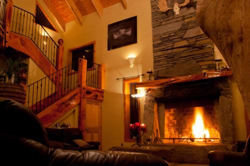 Tree House Lodge Bed & Breakfast Tree House Lodge Bed & Breakfast