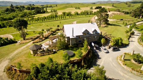 Tree House Lodge Bed & Breakfast Tree House Lodge Bed & Breakfast