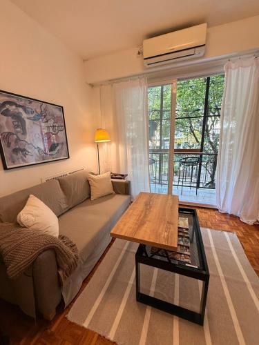 Sleeps 4, 2 bedrooms, well-equipped, excellent location
