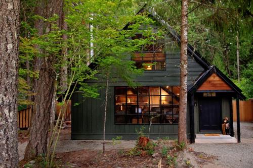 The Cozy Cowlitz Cabin