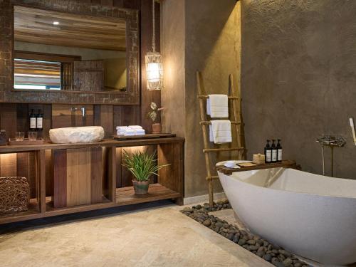 Bathroom, Dinso Resort & Villas Ko Chang Vignette Collection By IHG in Koh Chang