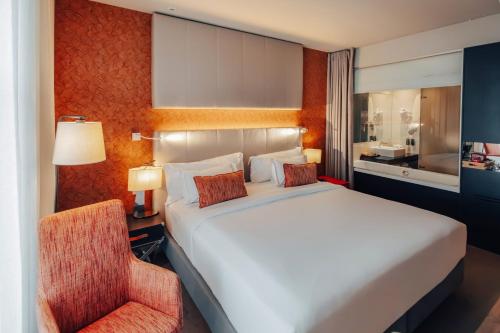 4 twin beds, 1 sofa bed