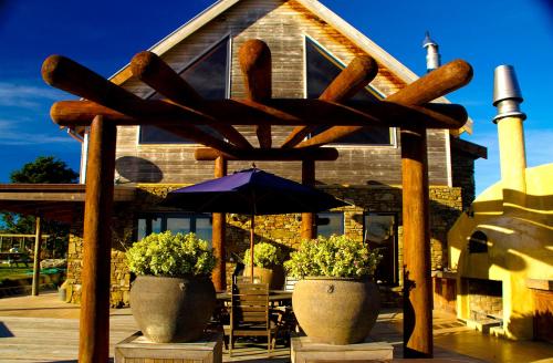 Tree House Lodge Bed & Breakfast Tree House Lodge Bed & Breakfast