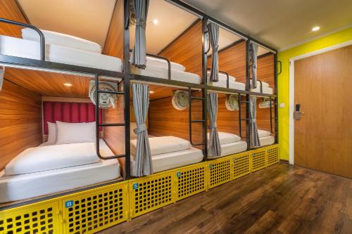 1 bunk bed