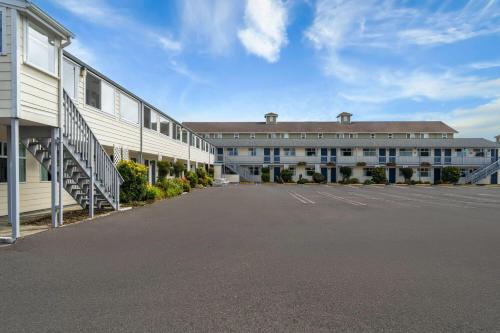 Super 8 by Wyndham Florence OR