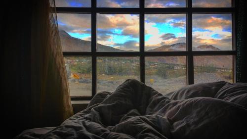 Skats, The Nomad's Cottage-Losar , nearest hotel stay to visit Chandra Tal - Lake , in Spiti Valley in Losara