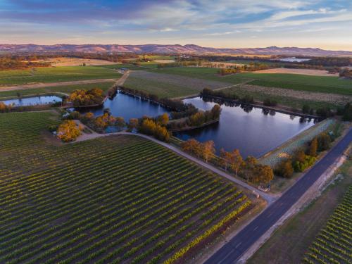 Stonewell Cottages and Vineyards