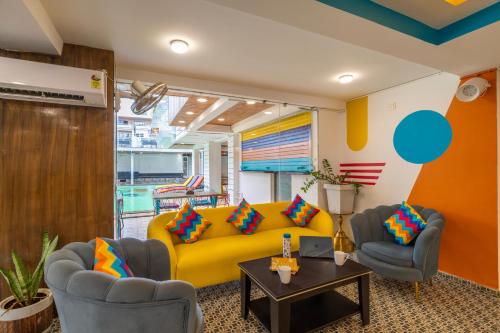 Oprema, goSTOPS PLUS Goa Candolim in Goa