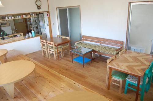 Shared lounge/TV area, Minshuku Namisou in Taketomi
