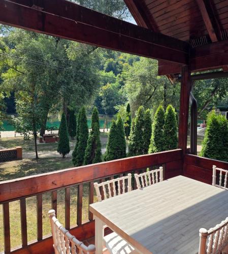 Drinski Maldivi in Podnemić