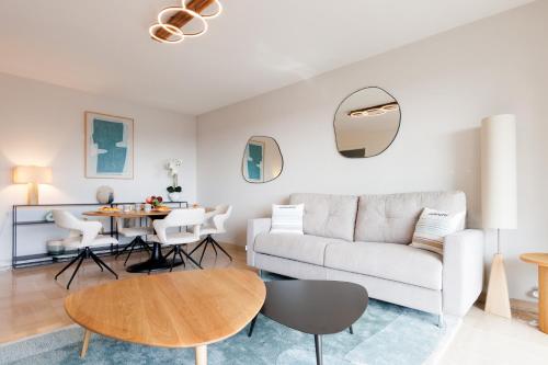 Upstays Elegant 50m2 1 Bedroom AC and Terrace
