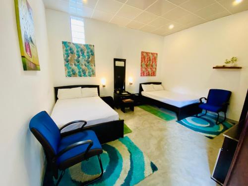 2 queen beds