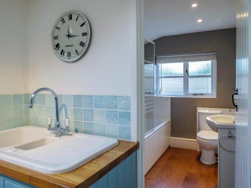 Thimble Cottage - image 9