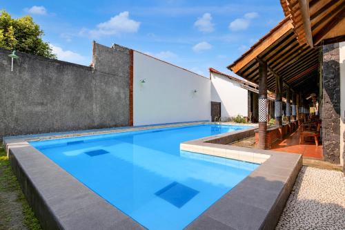 Swimming pool, Hotel O near Tugu Jogja formerly Rumah Palagan Guest House in Ngaglik