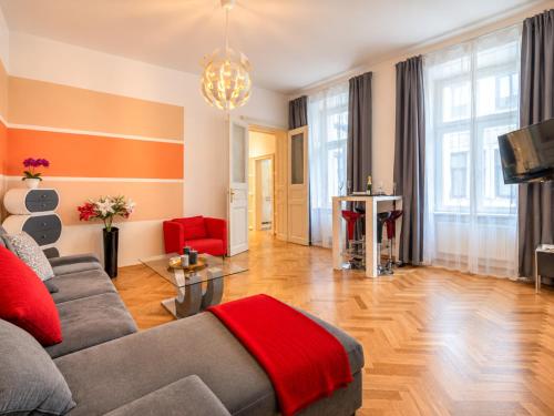Spacious 2BR Apartment for 6 near City Center Metro U2 - image 2
