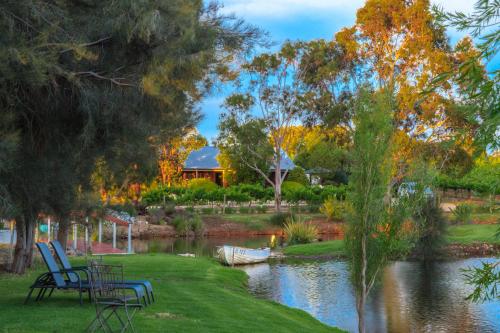 Stonewell Cottages and Vineyards