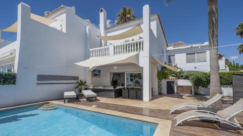 The Cozy Villa by the Sea
